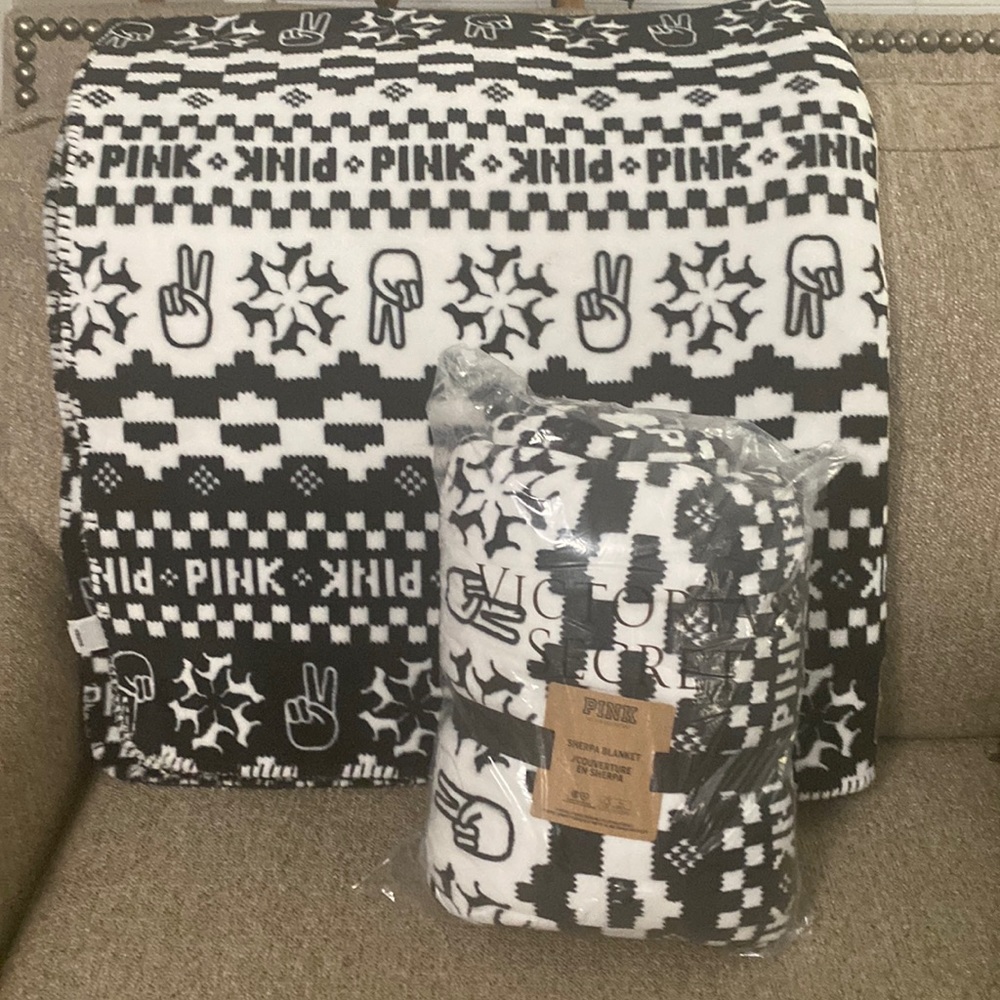 Victoria’s Secret PINK brand Sherpa blanket